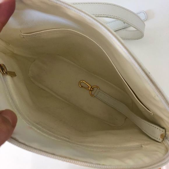 ⛔️SOLD⛔️Vintage Longchamp White Leather Crossbody - Picture 12 of 16